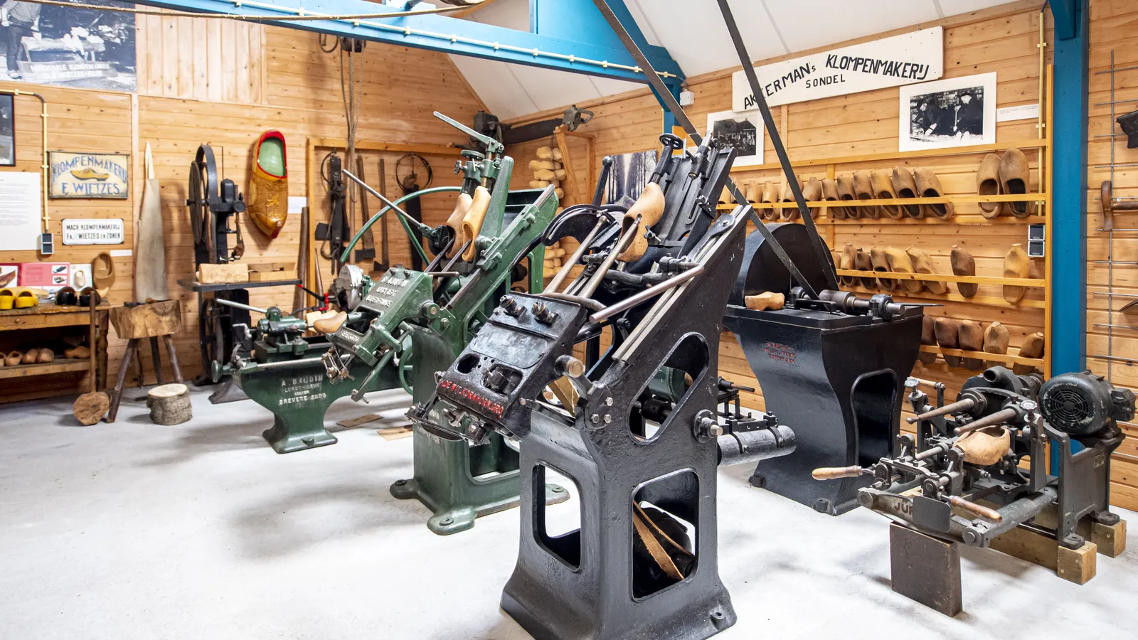 Klompenmuseum Eelde-10.jpg