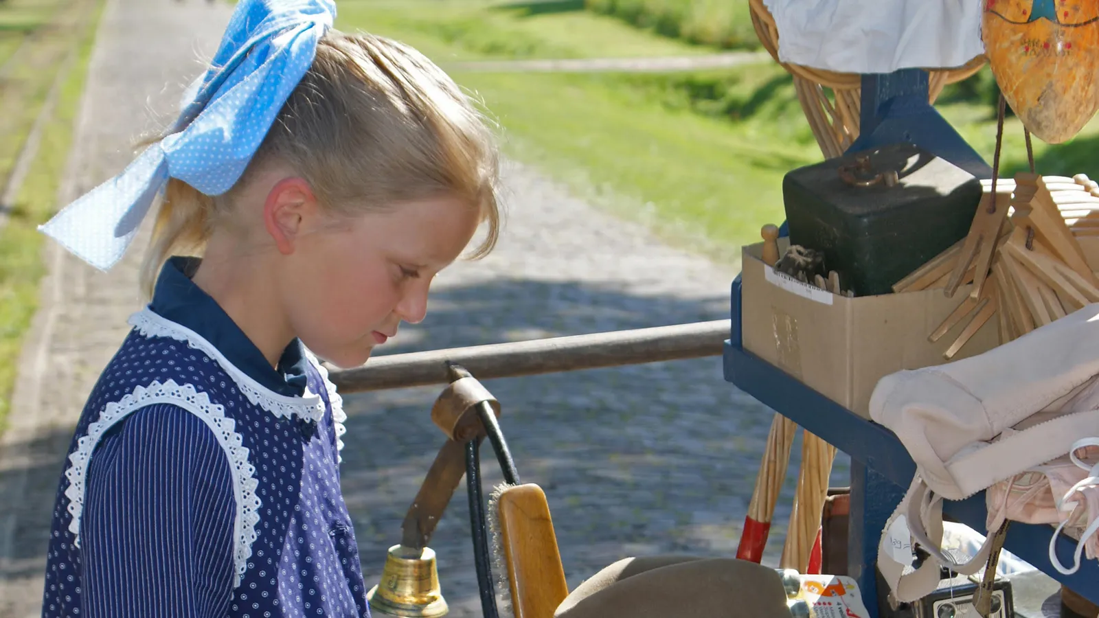 Veenpark meisje in klederdracht.jpg